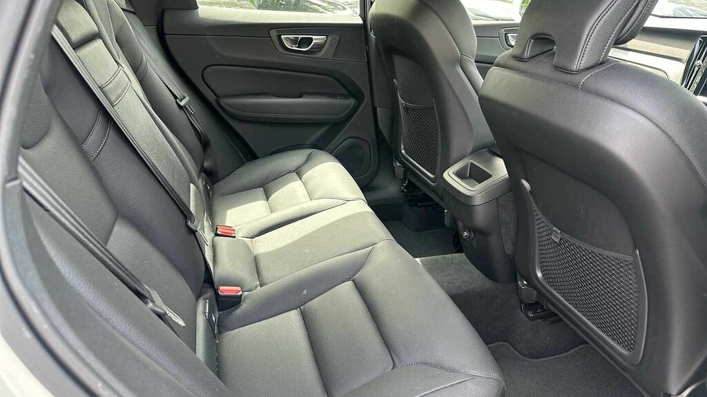 Volvo XC60 T5 Awd Momentum Pro White #6