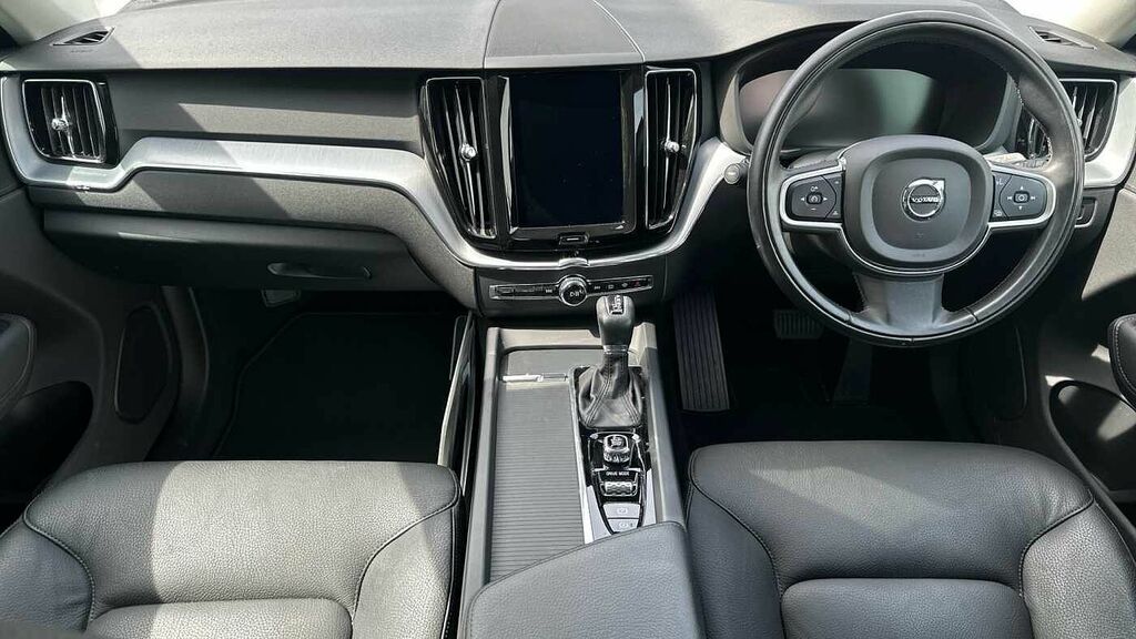 Volvo XC60 T5 Awd Momentum Pro White #5