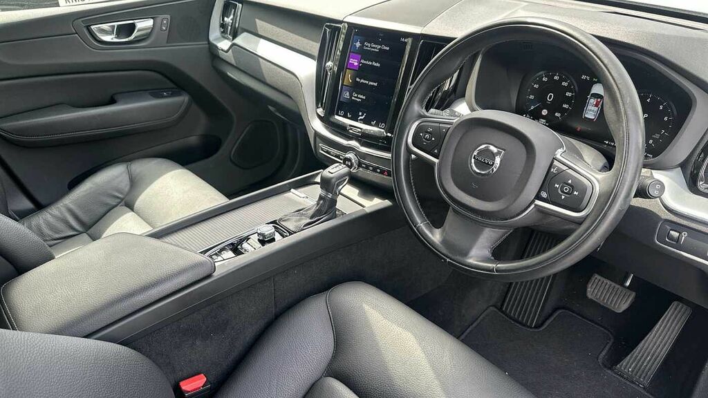 Volvo XC60 T5 Awd Momentum Pro White #4