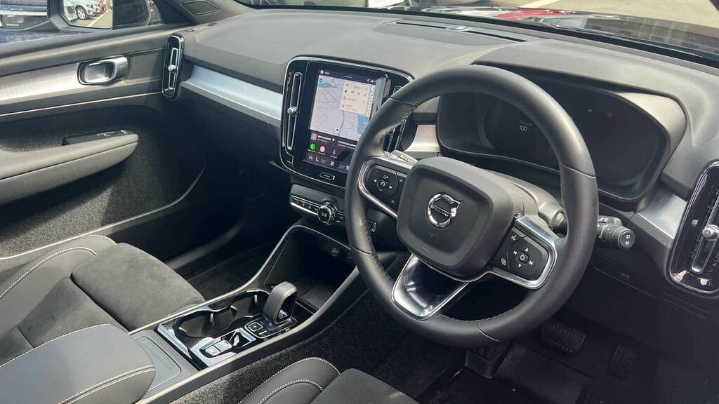 Volvo XC40 Black Edition Plus, B3 Mild Hybrid, RV75XOF Black #4