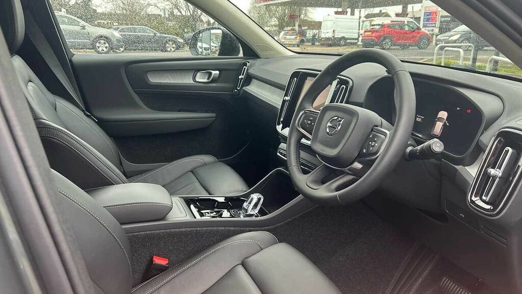 Volvo XC40 Plus, B3 Mild Hybrid, Dark RV26PZD #4