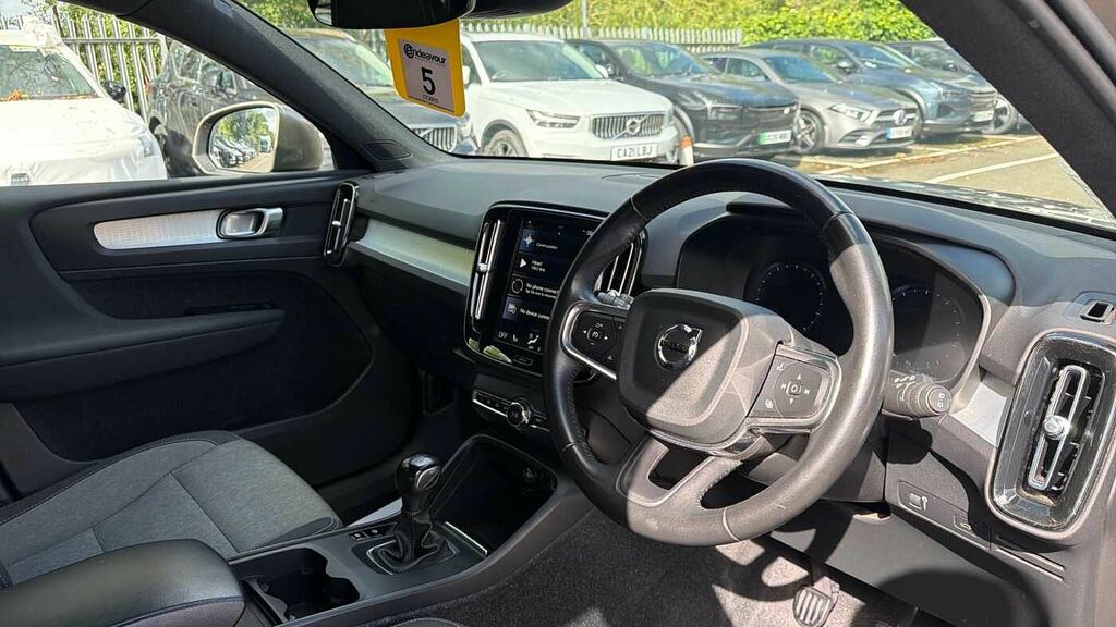 Volvo XC40 Momentum, T3 KW21LKJ Grey #4