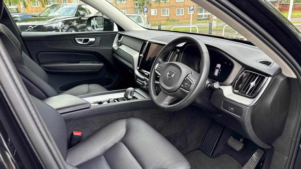 Volvo XC60 Core, B5 Awd Mild Hybrid, MA24GYK Black #4