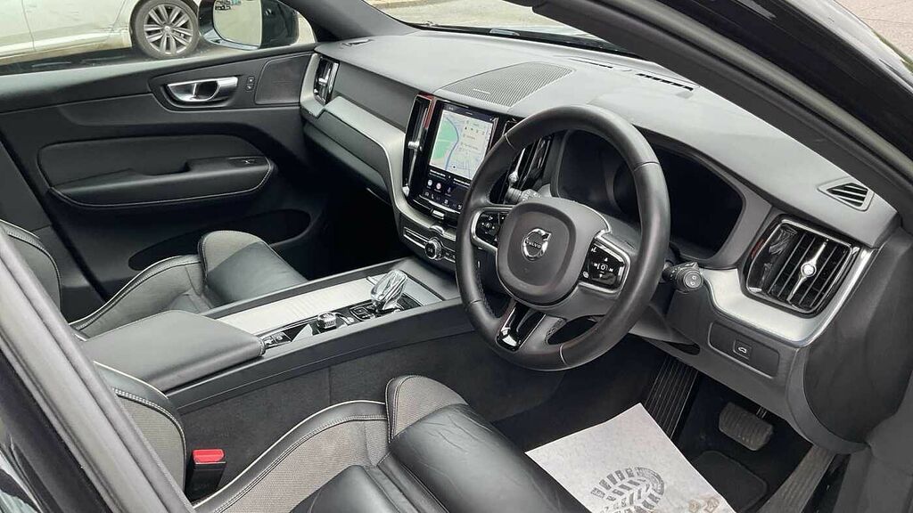 Volvo XC60 Plus, B5 Awd Mild Hybrid, Dark LP72ZRV Black #4