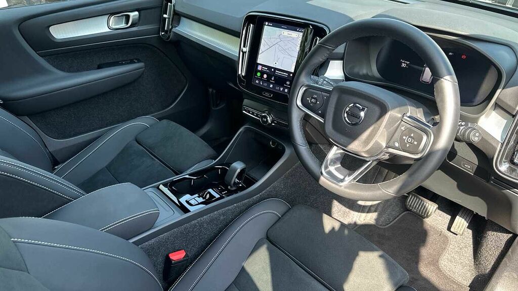 Volvo XC40 Black Edition Plus, B3 Mild Hybrid, MM75PDU Black #4