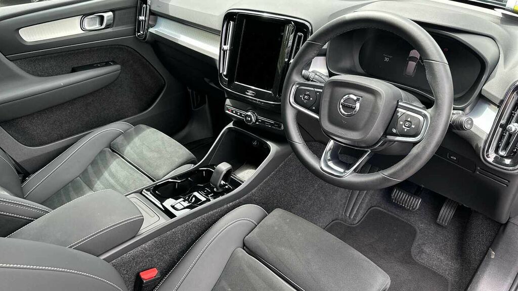 Volvo XC40 Black Edition Plus, B3 Mild Hybrid, MM75OUP Black #4
