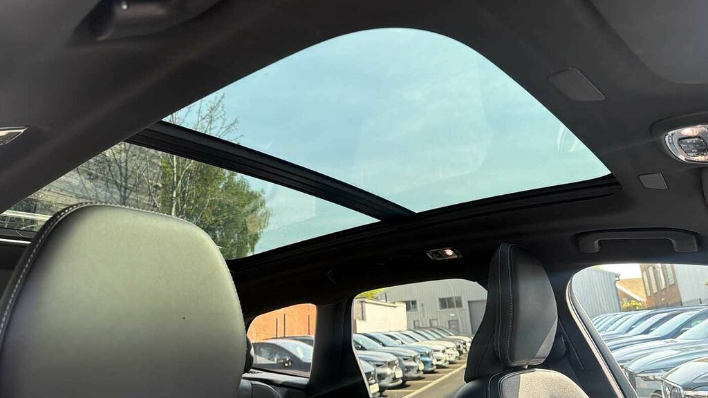 Volvo XC60 B5 P Momentum Blue #28