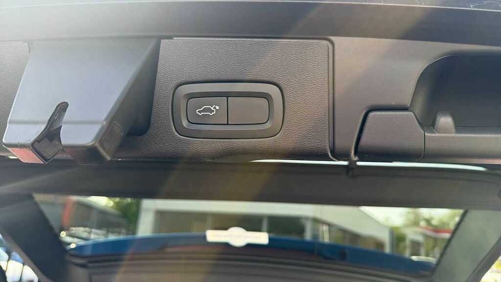 Volvo XC60 B5 P Momentum Blue #32