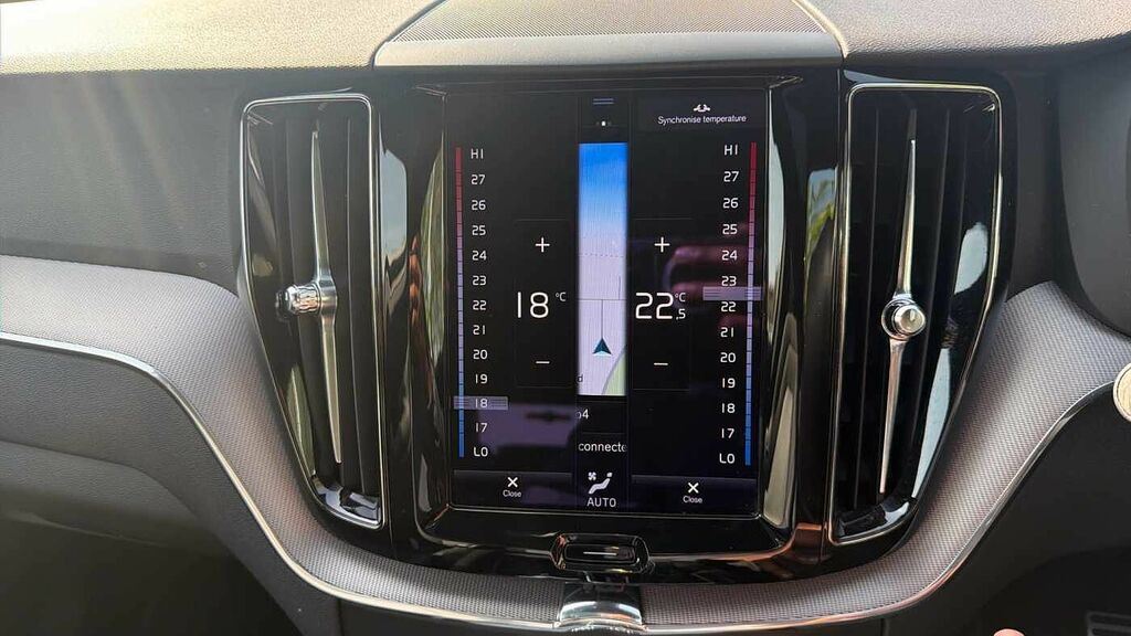 Volvo XC60 B5 P Momentum Blue #38