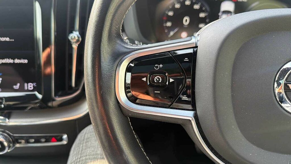 Volvo XC60 B5 P Momentum Blue #18
