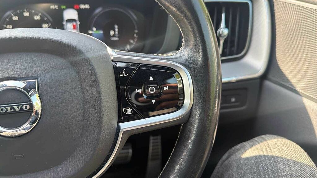 Volvo XC60 B5 P Momentum Blue #19