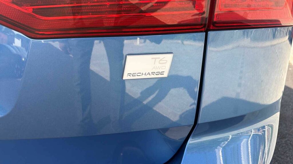 Volvo XC60 B5 P Momentum Blue #36