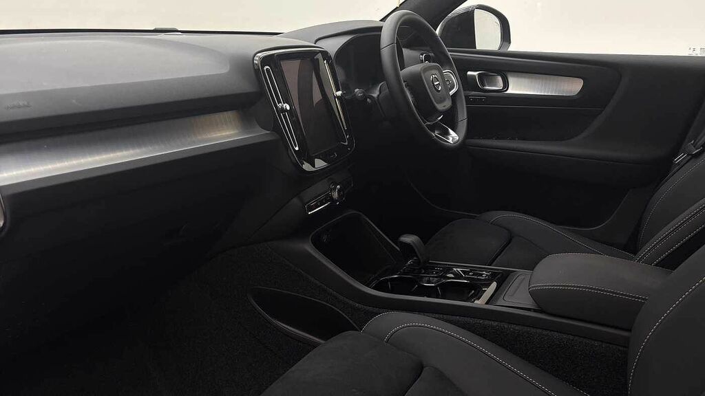 Volvo XC40 Plus, B4 Mild Hybrid, Dark RA25AZD Black #6