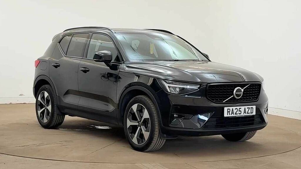 Volvo XC40 Plus, B4 Mild Hybrid, Dark Black