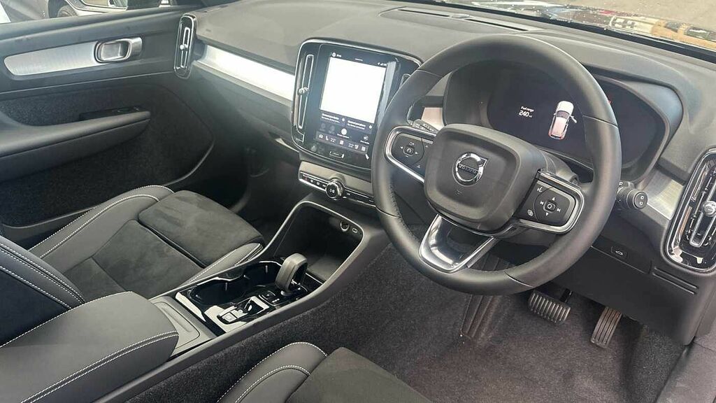 Volvo XC40 Plus, B3 Mild Hybrid, Dark LL26ONO #4