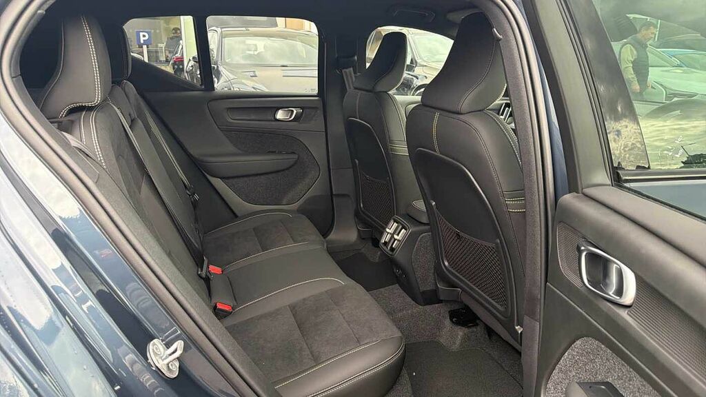 Volvo XC40 Black Edition Plus, B4 Mild Hybrid, LR26ODY Blue #6