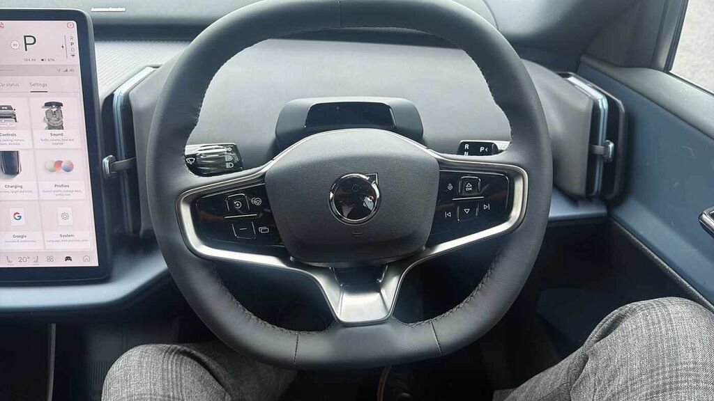 Volvo EX30 Ultra, Single Motor Extended Range, Black #10