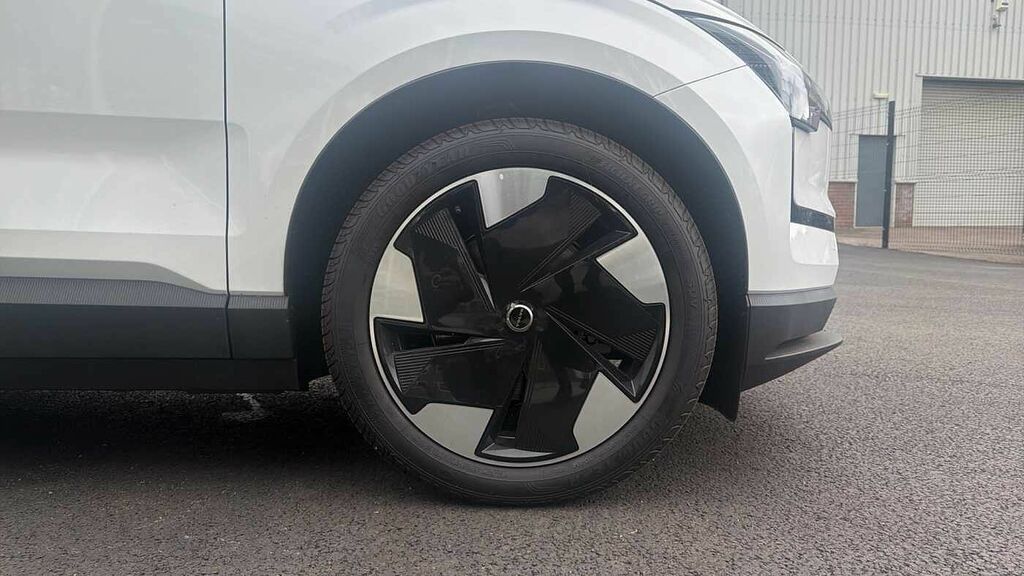 Volvo EX30 Ultra, Single Motor Extended Range, Black #9