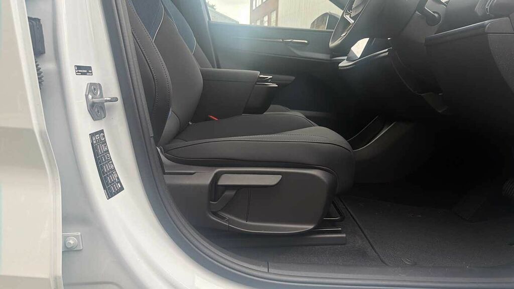 Volvo EX30 Ultra, Single Motor Extended Range, Black #27