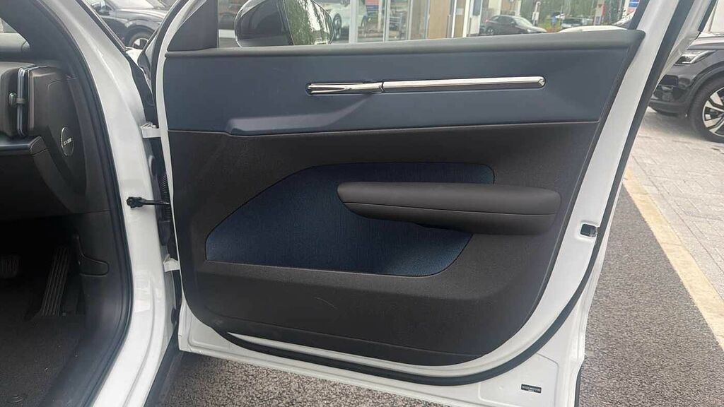 Volvo EX30 Ultra, Single Motor Extended Range, Black #26
