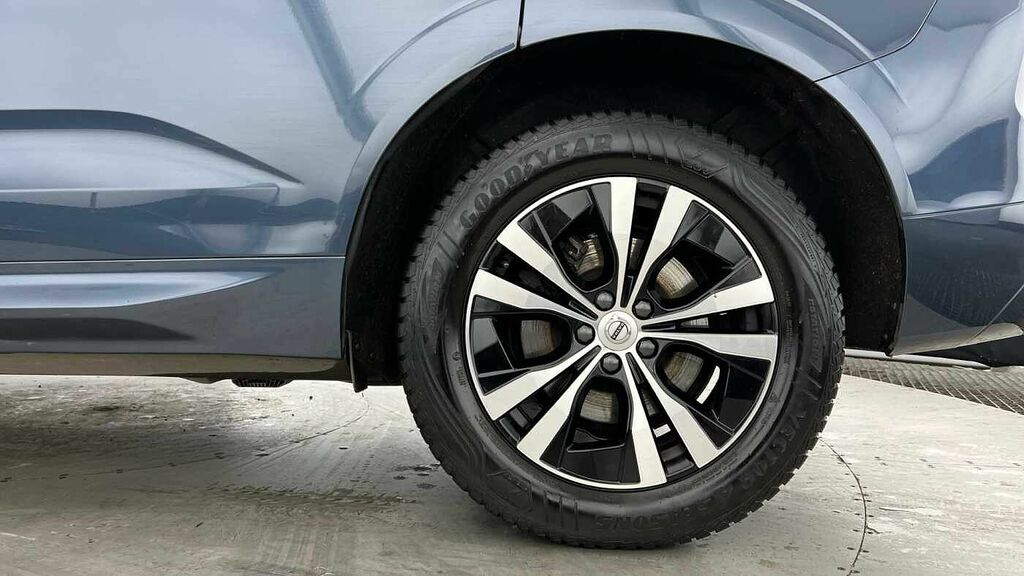 Volvo XC60 2.0 B5p Momentum Awd Geartronic Blue #4