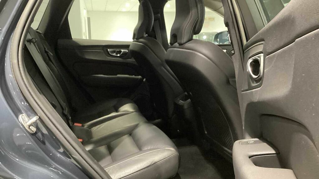 Volvo XC60 Momentum, B5 Mild Hybrid Blue #6