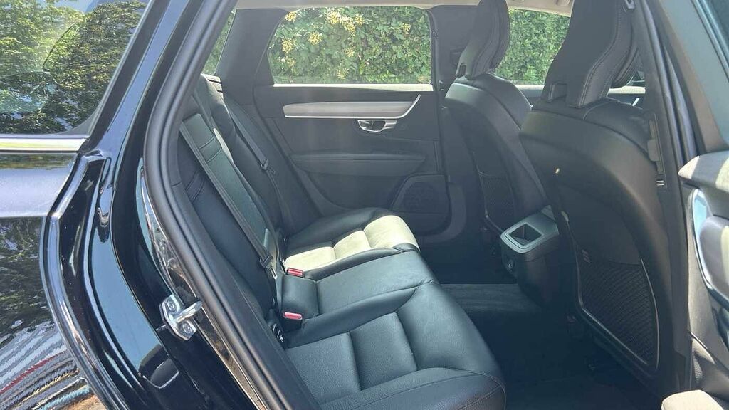 Volvo V90 Momentum, B4 Mild Hybrid Black #6
