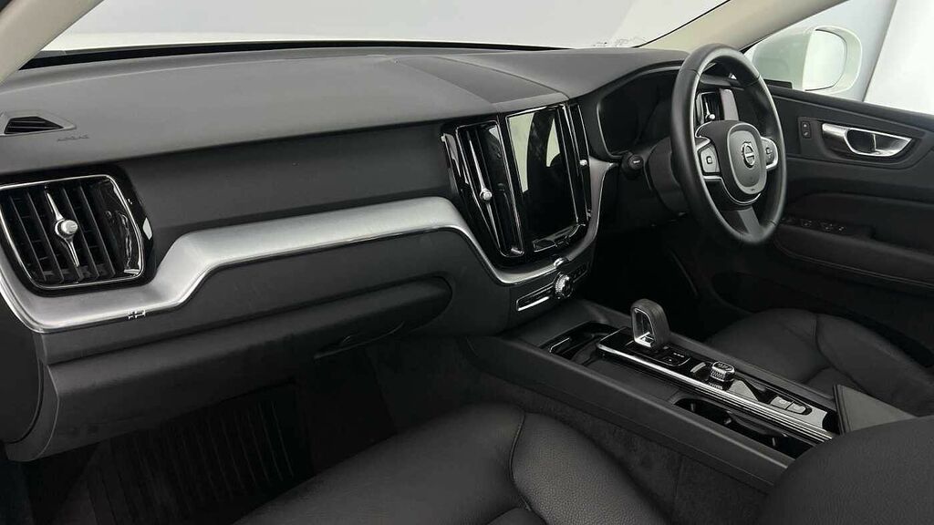 Volvo XC60 Momentum, B5 Awd Mild Hybrid PF71OFV White #6