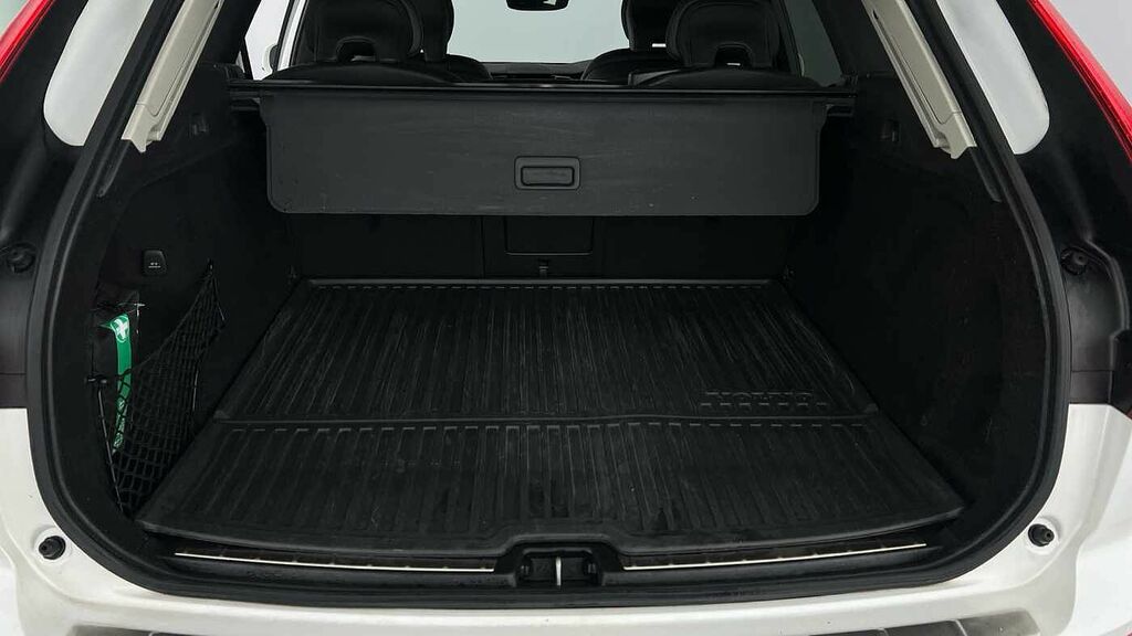 Volvo XC60 Momentum, B5 Awd Mild Hybrid PF71OFV White #5