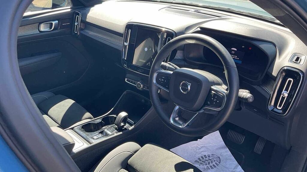 Volvo XC40 Ultimate, B4 Mild Hybrid, Dark CF23YKY Blue #4