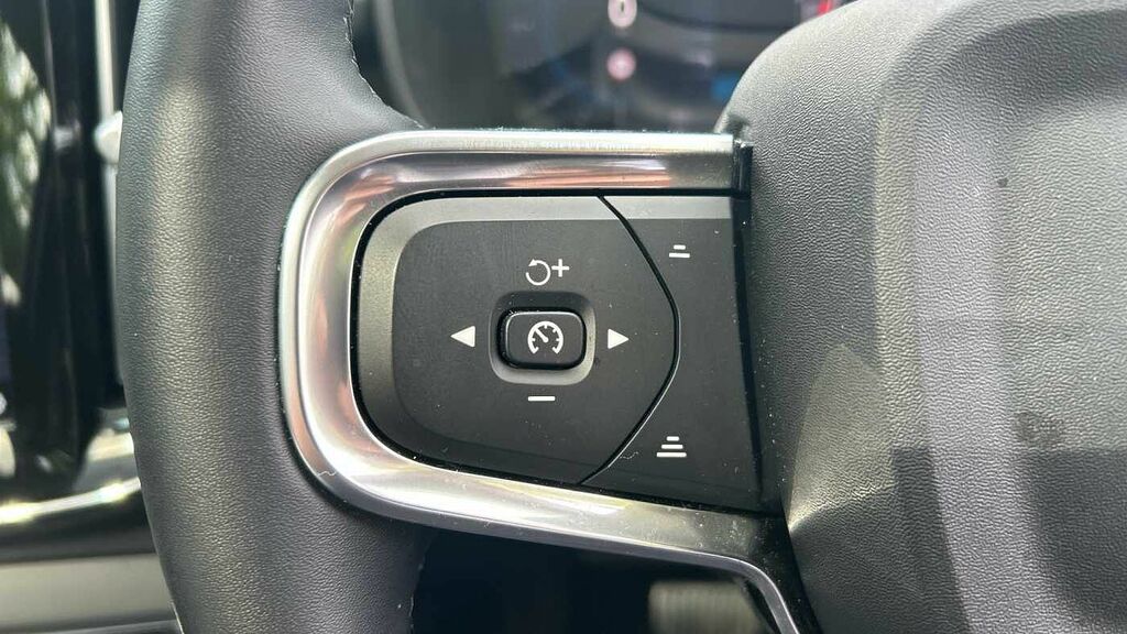 Volvo XC40 Plus, B3 Mild Hybrid, Dark Black #19