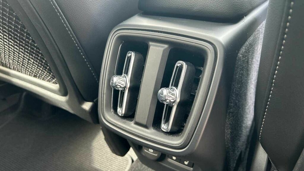 Volvo XC40 Plus, B3 Mild Hybrid, Dark Black #44