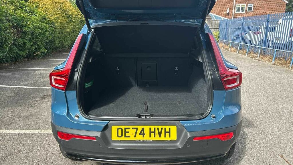 Volvo XC40 Plus, B3 Mild Hybrid, Dark Black #13