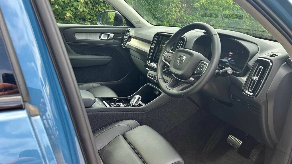 Volvo XC40 Plus, B3 Mild Hybrid, Dark Black #4