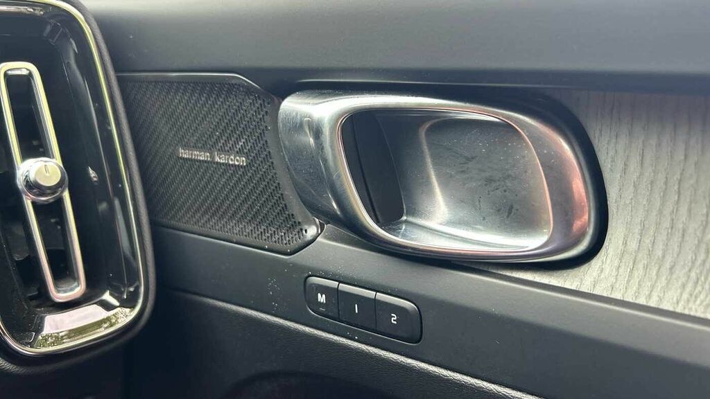 Volvo XC40 Plus, B3 Mild Hybrid, Dark Black #47