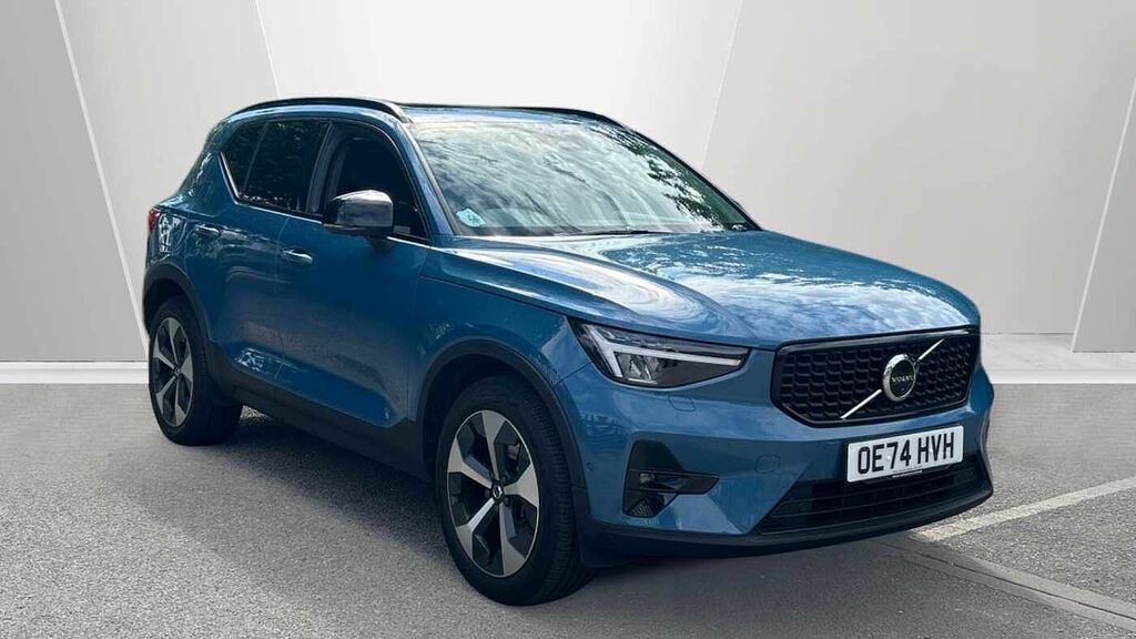Volvo XC40 Plus, B3 Mild Hybrid, Dark Black #1