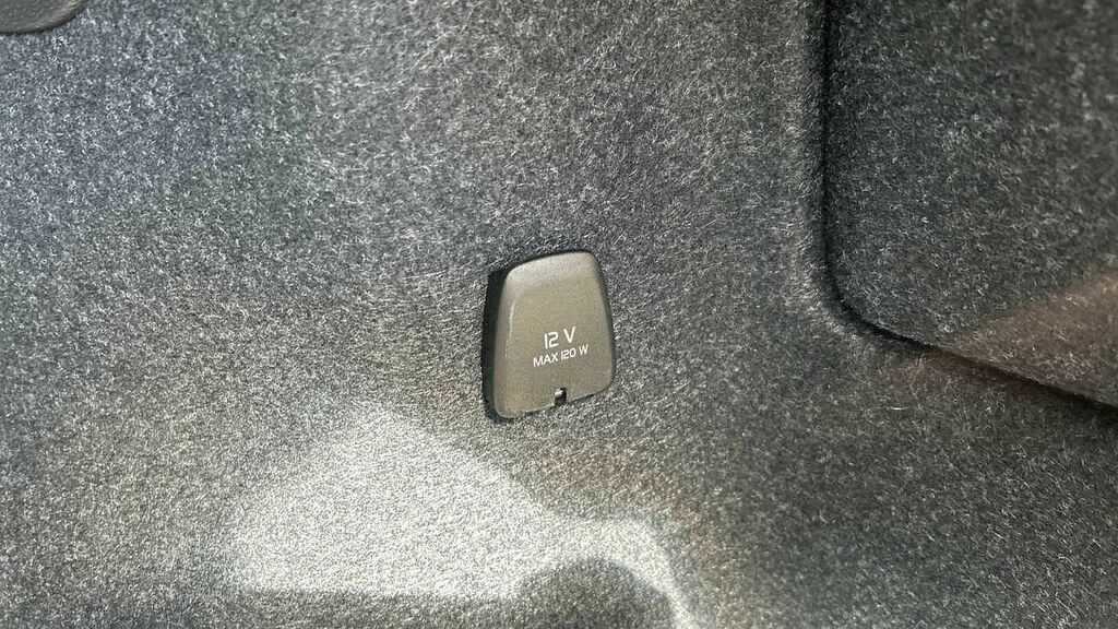 Volvo XC40 Plus, B3 Mild Hybrid, Dark Black #33