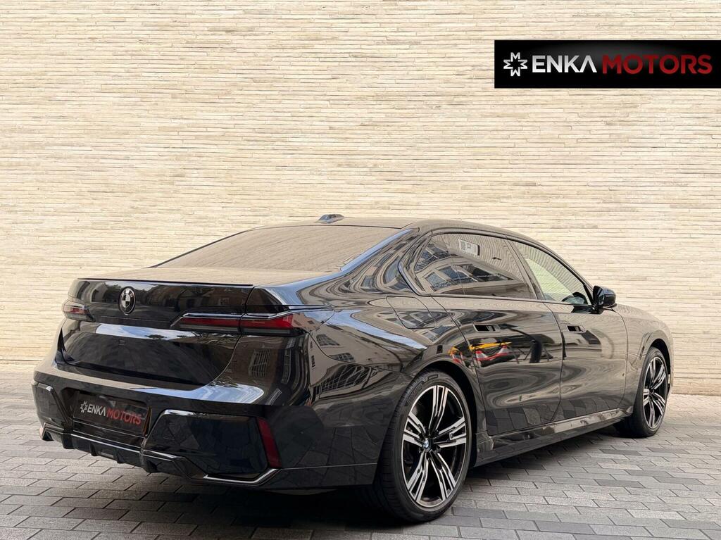 BMW i7 Saloon Black #5