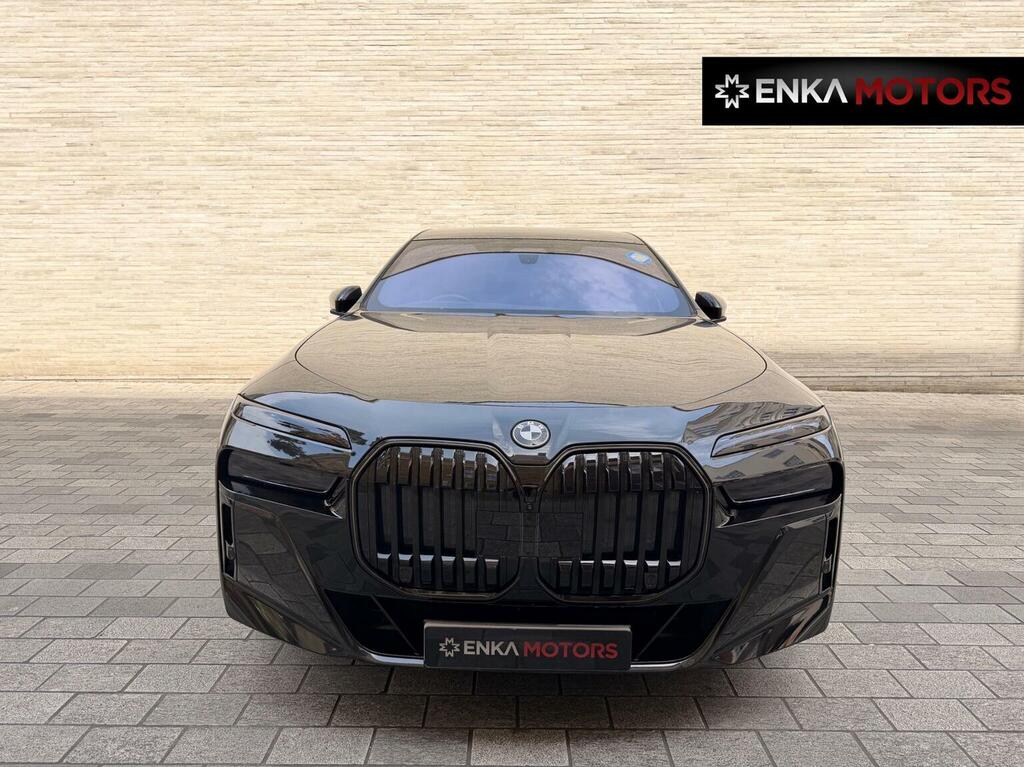BMW i7 Saloon Black #2