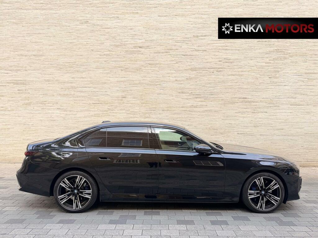 BMW i7 Saloon Black #4