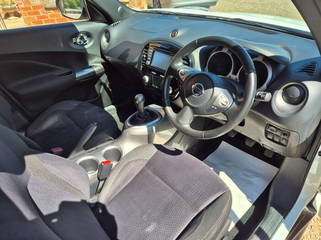 Nissan Juke 1.6 Acenta Premium Euro 5 Ss PJ13APF White #2