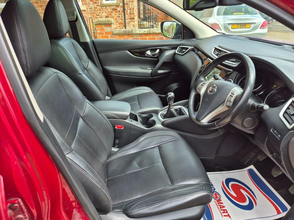 Nissan Qashqai 1.6 Dig-t Tekna 2Wd Euro 6 Ss RK65CBV Red #2