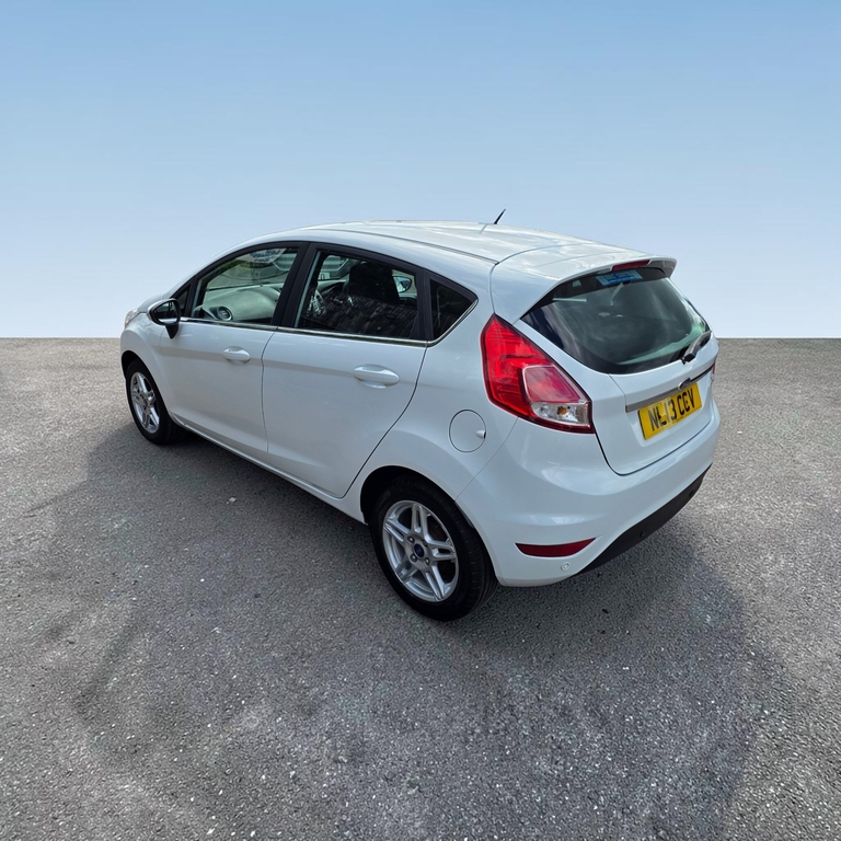 Ford Fiesta 1.25 Zetec 13 Reg NL13CCV White #4