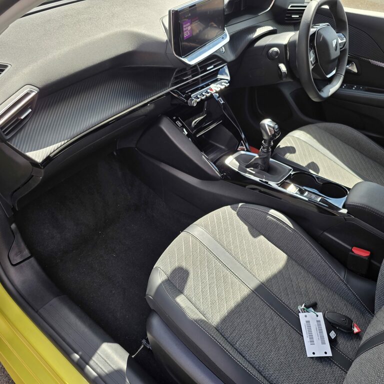 Peugeot 208 Hatchback #29