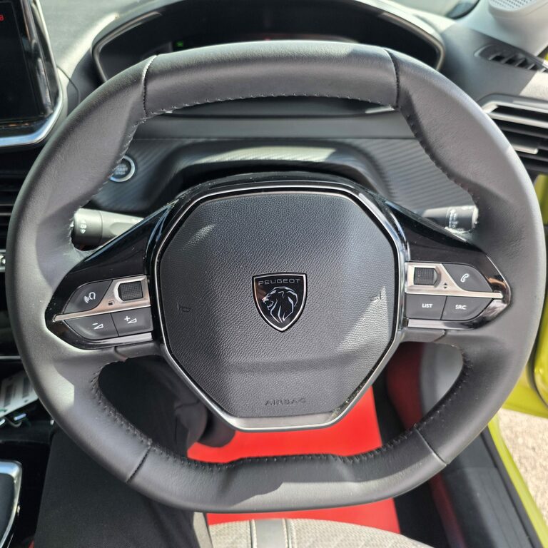 Peugeot 208 Hatchback #16