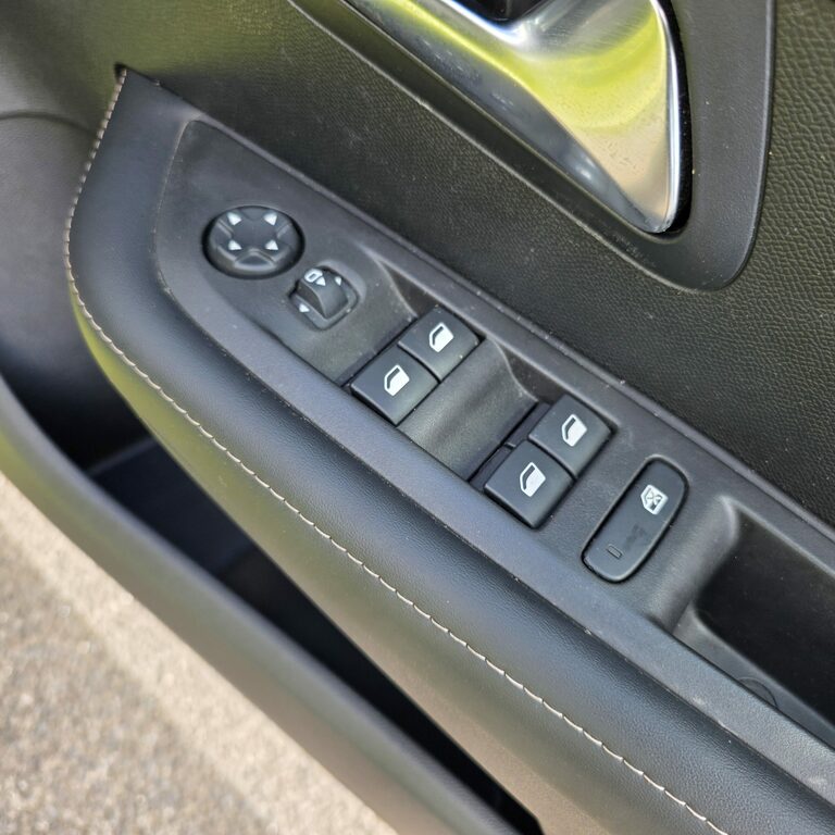 Peugeot 208 Hatchback #15