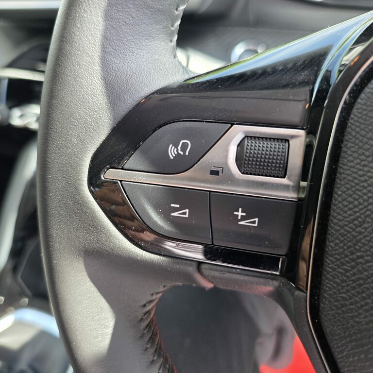 Peugeot 208 Hatchback #17