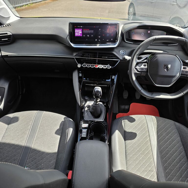 Peugeot 208 Hatchback #28