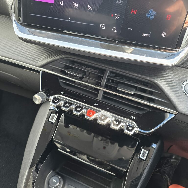 Peugeot 208 Hatchback #23
