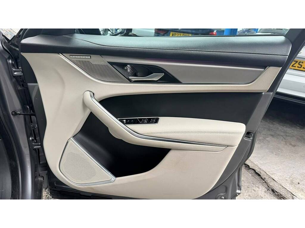 Jaguar F-Pace  Black #7